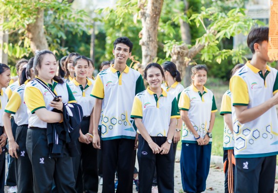 ภาพกิจกรรม สโมสรนักศึกษา เข้าร่วมงานราชภัฏลอยกระทงวิถีไทย ห่มสไบไร้โฟม