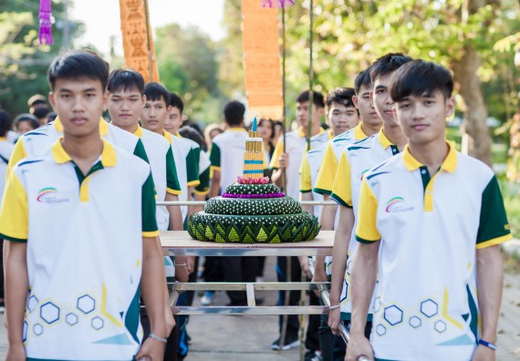 ภาพกิจกรรม สโมสรนักศึกษา เข้าร่วมงานราชภัฏลอยกระทงวิถีไทย ห่มสไบไร้โฟม