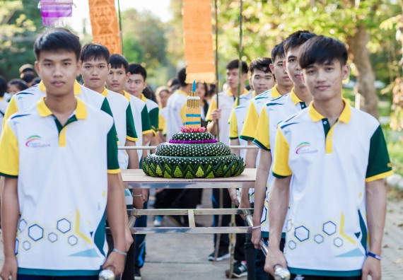 ภาพกิจกรรม สโมสรนักศึกษา เข้าร่วมงานราชภัฏลอยกระทงวิถีไทย ห่มสไบไร้โฟม