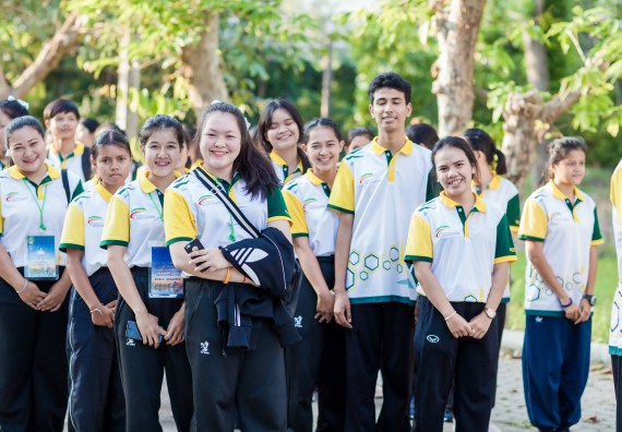 ภาพกิจกรรม สโมสรนักศึกษา เข้าร่วมงานราชภัฏลอยกระทงวิถีไทย ห่มสไบไร้โฟม