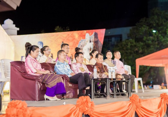 ภาพกิจกรรม สโมสรนักศึกษา เข้าร่วมงานราชภัฏลอยกระทงวิถีไทย ห่มสไบไร้โฟม