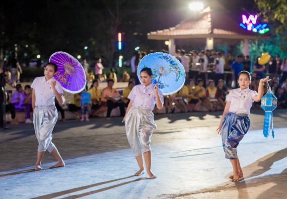 ภาพกิจกรรม สโมสรนักศึกษา เข้าร่วมงานราชภัฏลอยกระทงวิถีไทย ห่มสไบไร้โฟม