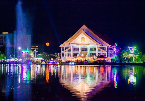 ภาพกิจกรรม สโมสรนักศึกษา เข้าร่วมงานราชภัฏลอยกระทงวิถีไทย ห่มสไบไร้โฟม