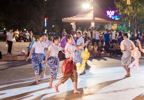 ภาพกิจกรรม สโมสรนักศึกษา เข้าร่วมงานราชภัฏลอยกระทงวิถีไทย ห่มสไบไร้โฟม