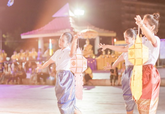 ภาพกิจกรรม สโมสรนักศึกษา เข้าร่วมงานราชภัฏลอยกระทงวิถีไทย ห่มสไบไร้โฟม