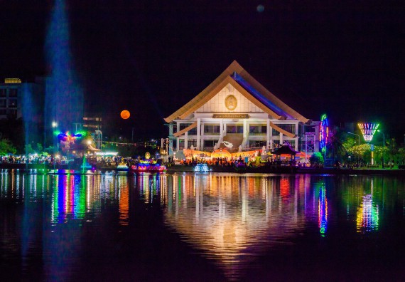 ภาพกิจกรรม สโมสรนักศึกษา เข้าร่วมงานราชภัฏลอยกระทงวิถีไทย ห่มสไบไร้โฟม