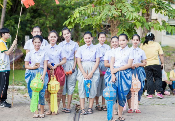 ภาพกิจกรรม สโมสรนักศึกษา เข้าร่วมงานราชภัฏลอยกระทงวิถีไทย ห่มสไบไร้โฟม