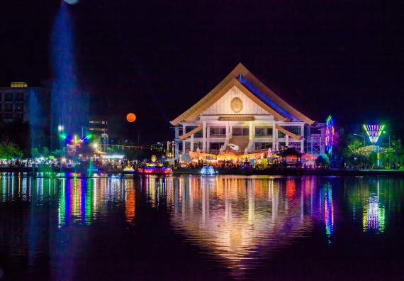 ภาพกิจกรรม สโมสรนักศึกษา เข้าร่วมงานราชภัฏลอยกระทงวิถีไทย ห่มสไบไร้โฟม