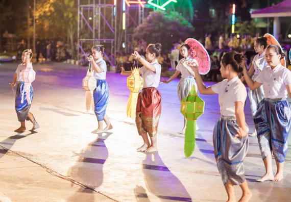 ภาพกิจกรรม สโมสรนักศึกษา เข้าร่วมงานราชภัฏลอยกระทงวิถีไทย ห่มสไบไร้โฟม