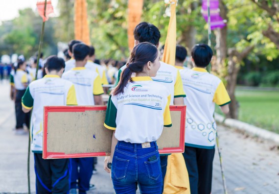 ภาพกิจกรรม สโมสรนักศึกษา เข้าร่วมงานราชภัฏลอยกระทงวิถีไทย ห่มสไบไร้โฟม