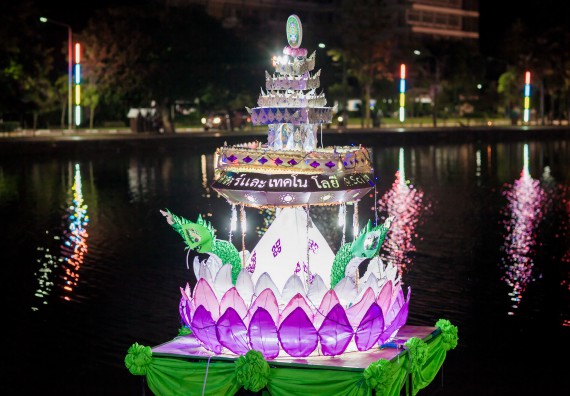 ภาพกิจกรรม สโมสรนักศึกษา เข้าร่วมงานราชภัฏลอยกระทงวิถีไทย ห่มสไบไร้โฟม