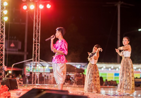 ภาพกิจกรรม สโมสรนักศึกษา เข้าร่วมงานราชภัฏลอยกระทงวิถีไทย ห่มสไบไร้โฟม