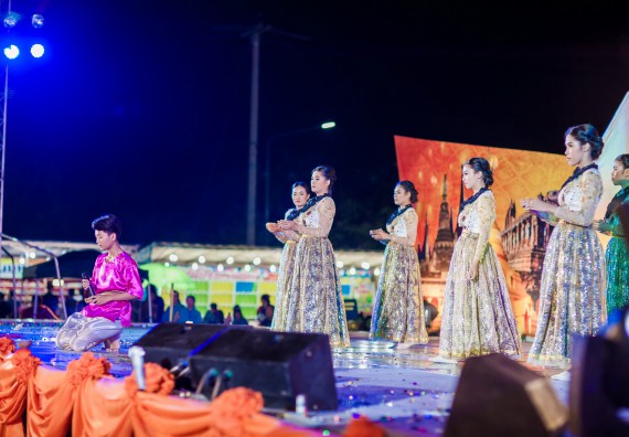 ภาพกิจกรรม สโมสรนักศึกษา เข้าร่วมงานราชภัฏลอยกระทงวิถีไทย ห่มสไบไร้โฟม