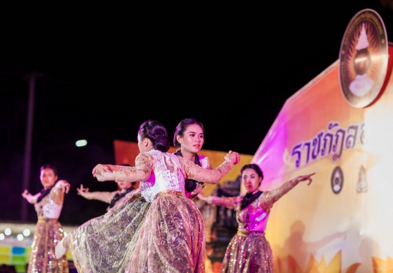 ภาพกิจกรรม สโมสรนักศึกษา เข้าร่วมงานราชภัฏลอยกระทงวิถีไทย ห่มสไบไร้โฟม