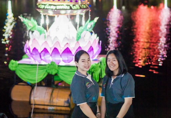 ภาพกิจกรรม สโมสรนักศึกษา เข้าร่วมงานราชภัฏลอยกระทงวิถีไทย ห่มสไบไร้โฟม