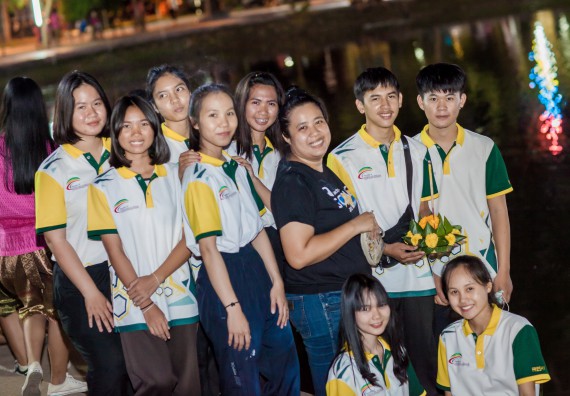 ภาพกิจกรรม สโมสรนักศึกษา เข้าร่วมงานราชภัฏลอยกระทงวิถีไทย ห่มสไบไร้โฟม