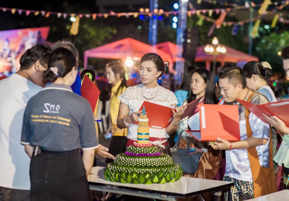 ภาพกิจกรรม สโมสรนักศึกษา เข้าร่วมงานราชภัฏลอยกระทงวิถีไทย ห่มสไบไร้โฟม