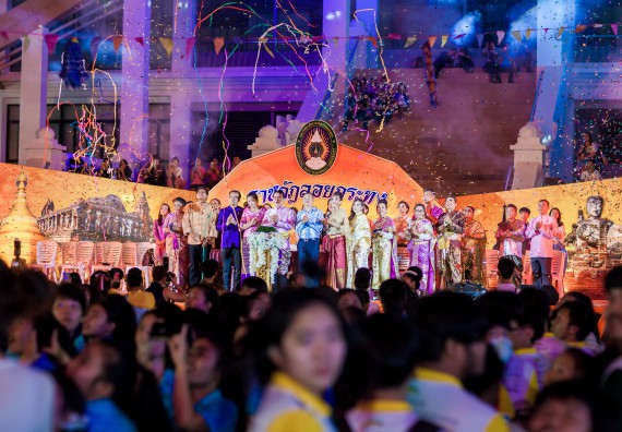 ภาพกิจกรรม สโมสรนักศึกษา เข้าร่วมงานราชภัฏลอยกระทงวิถีไทย ห่มสไบไร้โฟม