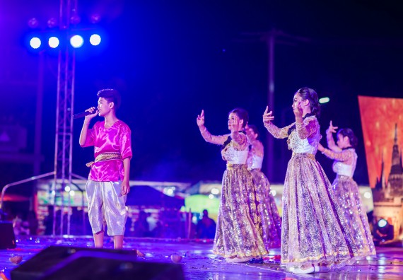 ภาพกิจกรรม สโมสรนักศึกษา เข้าร่วมงานราชภัฏลอยกระทงวิถีไทย ห่มสไบไร้โฟม