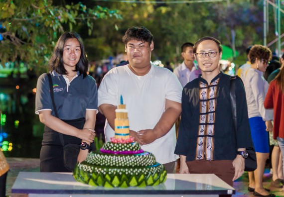 ภาพกิจกรรม สโมสรนักศึกษา เข้าร่วมงานราชภัฏลอยกระทงวิถีไทย ห่มสไบไร้โฟม