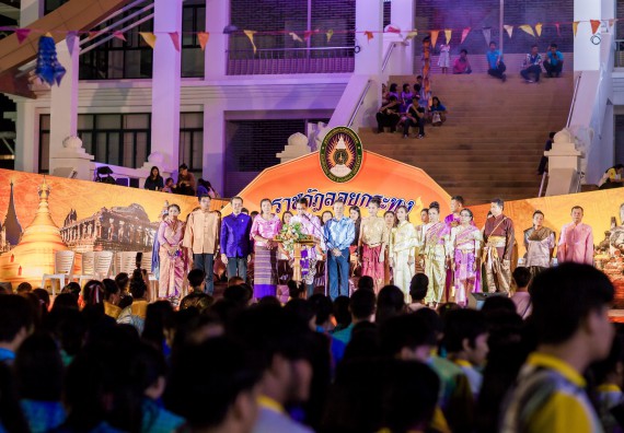 ภาพกิจกรรม สโมสรนักศึกษา เข้าร่วมงานราชภัฏลอยกระทงวิถีไทย ห่มสไบไร้โฟม