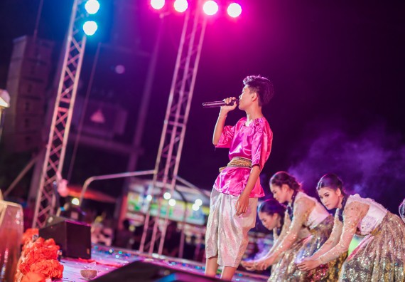 ภาพกิจกรรม สโมสรนักศึกษา เข้าร่วมงานราชภัฏลอยกระทงวิถีไทย ห่มสไบไร้โฟม