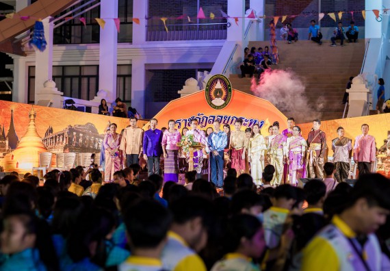 ภาพกิจกรรม สโมสรนักศึกษา เข้าร่วมงานราชภัฏลอยกระทงวิถีไทย ห่มสไบไร้โฟม