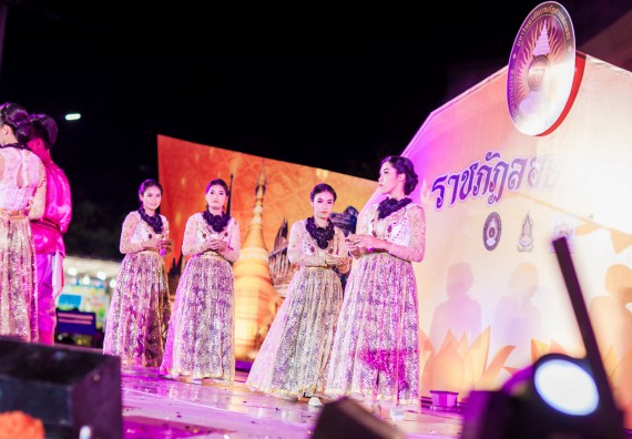 ภาพกิจกรรม สโมสรนักศึกษา เข้าร่วมงานราชภัฏลอยกระทงวิถีไทย ห่มสไบไร้โฟม