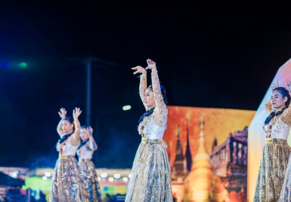 ภาพกิจกรรม สโมสรนักศึกษา เข้าร่วมงานราชภัฏลอยกระทงวิถีไทย ห่มสไบไร้โฟม