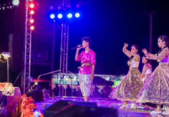 ภาพกิจกรรม สโมสรนักศึกษา เข้าร่วมงานราชภัฏลอยกระทงวิถีไทย ห่มสไบไร้โฟม