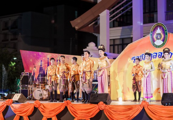 ภาพกิจกรรม สโมสรนักศึกษา เข้าร่วมงานราชภัฏลอยกระทงวิถีไทย ห่มสไบไร้โฟม