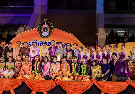 ภาพกิจกรรม สโมสรนักศึกษา เข้าร่วมงานราชภัฏลอยกระทงวิถีไทย ห่มสไบไร้โฟม