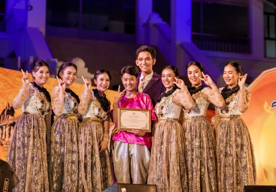 ภาพกิจกรรม สโมสรนักศึกษา เข้าร่วมงานราชภัฏลอยกระทงวิถีไทย ห่มสไบไร้โฟม