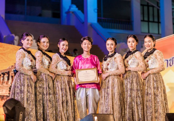 ภาพกิจกรรม สโมสรนักศึกษา เข้าร่วมงานราชภัฏลอยกระทงวิถีไทย ห่มสไบไร้โฟม