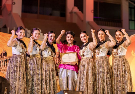 ภาพกิจกรรม สโมสรนักศึกษา เข้าร่วมงานราชภัฏลอยกระทงวิถีไทย ห่มสไบไร้โฟม