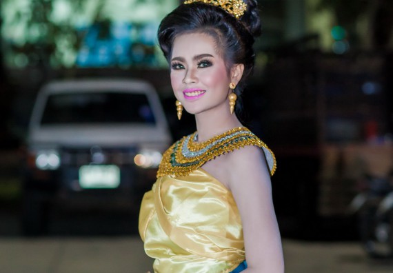 ภาพกิจกรรม สโมสรนักศึกษา เข้าร่วมงานราชภัฏลอยกระทงวิถีไทย ห่มสไบไร้โฟม