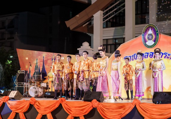 ภาพกิจกรรม สโมสรนักศึกษา เข้าร่วมงานราชภัฏลอยกระทงวิถีไทย ห่มสไบไร้โฟม