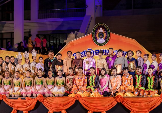 ภาพกิจกรรม สโมสรนักศึกษา เข้าร่วมงานราชภัฏลอยกระทงวิถีไทย ห่มสไบไร้โฟม