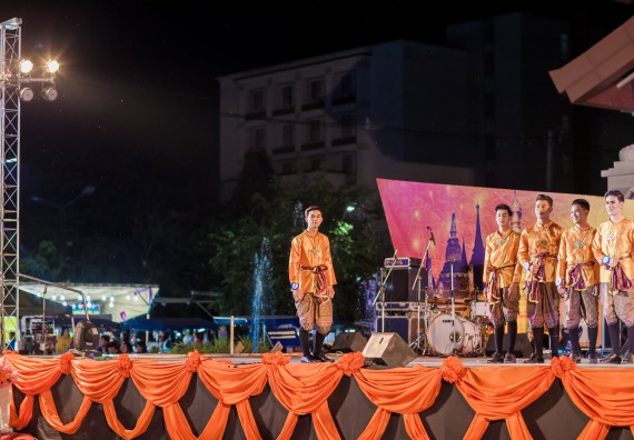 ภาพกิจกรรม สโมสรนักศึกษา เข้าร่วมงานราชภัฏลอยกระทงวิถีไทย ห่มสไบไร้โฟม