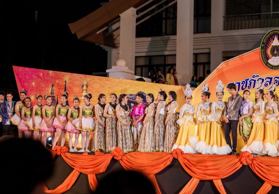 ภาพกิจกรรม สโมสรนักศึกษา เข้าร่วมงานราชภัฏลอยกระทงวิถีไทย ห่มสไบไร้โฟม