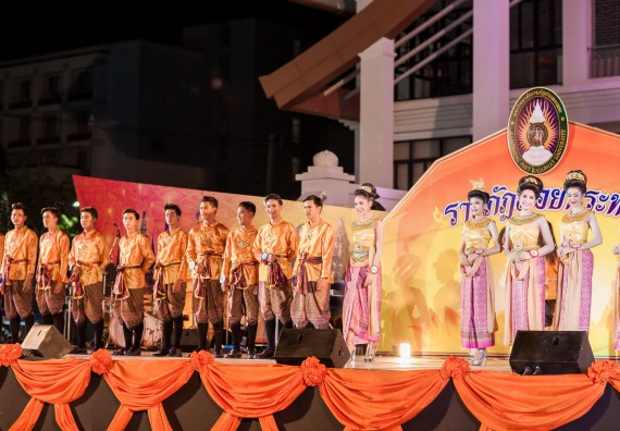 ภาพกิจกรรม สโมสรนักศึกษา เข้าร่วมงานราชภัฏลอยกระทงวิถีไทย ห่มสไบไร้โฟม