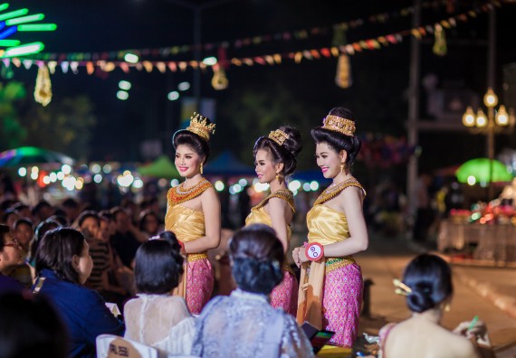 ภาพกิจกรรม สโมสรนักศึกษา เข้าร่วมงานราชภัฏลอยกระทงวิถีไทย ห่มสไบไร้โฟม