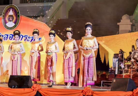 ภาพกิจกรรม สโมสรนักศึกษา เข้าร่วมงานราชภัฏลอยกระทงวิถีไทย ห่มสไบไร้โฟม