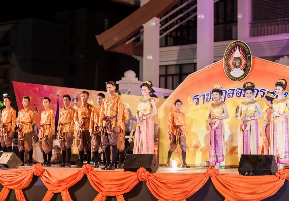 ภาพกิจกรรม สโมสรนักศึกษา เข้าร่วมงานราชภัฏลอยกระทงวิถีไทย ห่มสไบไร้โฟม