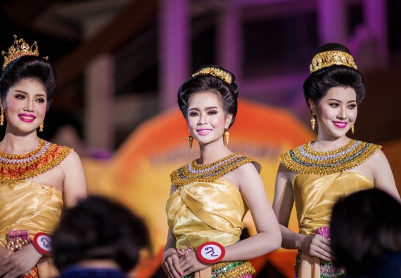 ภาพกิจกรรม สโมสรนักศึกษา เข้าร่วมงานราชภัฏลอยกระทงวิถีไทย ห่มสไบไร้โฟม