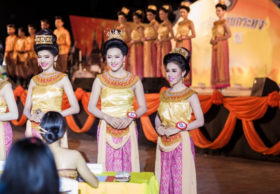 ภาพกิจกรรม สโมสรนักศึกษา เข้าร่วมงานราชภัฏลอยกระทงวิถีไทย ห่มสไบไร้โฟม