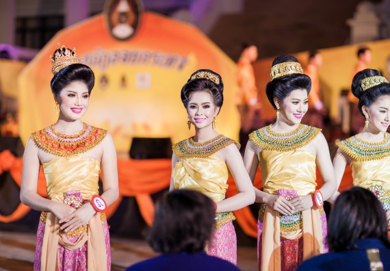 ภาพกิจกรรม สโมสรนักศึกษา เข้าร่วมงานราชภัฏลอยกระทงวิถีไทย ห่มสไบไร้โฟม