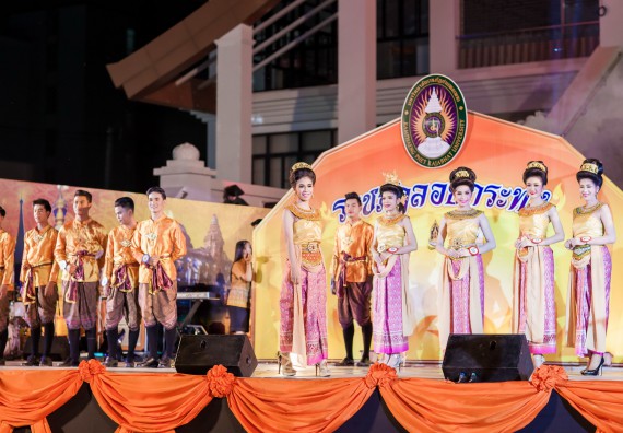 ภาพกิจกรรม สโมสรนักศึกษา เข้าร่วมงานราชภัฏลอยกระทงวิถีไทย ห่มสไบไร้โฟม