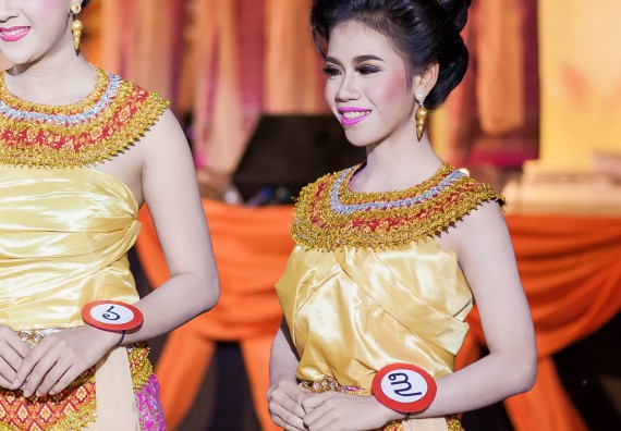 ภาพกิจกรรม สโมสรนักศึกษา เข้าร่วมงานราชภัฏลอยกระทงวิถีไทย ห่มสไบไร้โฟม