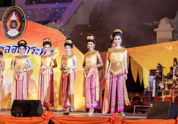 ภาพกิจกรรม สโมสรนักศึกษา เข้าร่วมงานราชภัฏลอยกระทงวิถีไทย ห่มสไบไร้โฟม